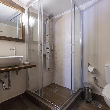 Ef Zin Αράχωβα